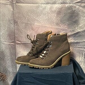 Universal Thread Dark Brown Heeled Ankle Boots